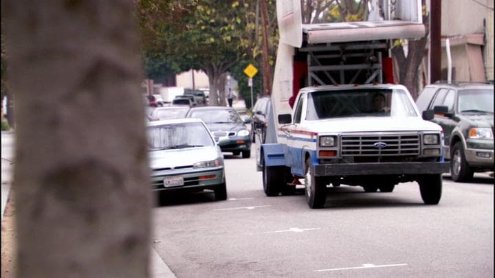 Gob raced to confront Tio,  with Michael in hot pursuit.